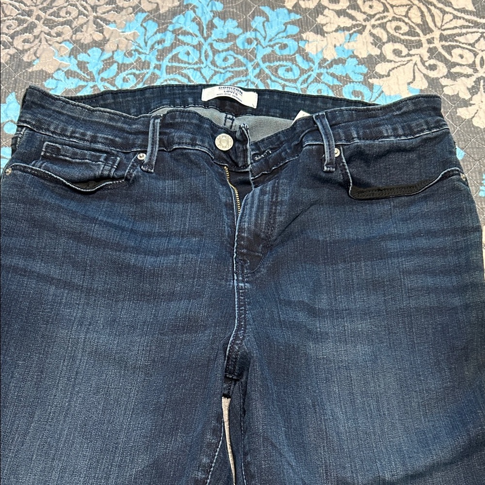 Denizen from Levi’s Mid Rise Skinny jeans size 14